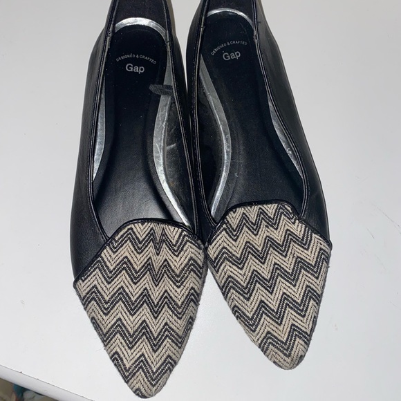 Gap black and white flats - Picture 2 of 4